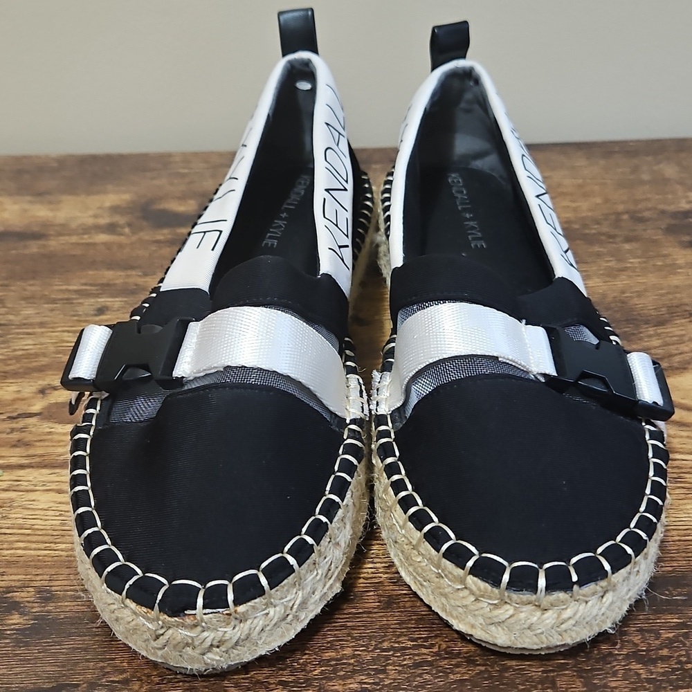 Kendall & Kylie Black Cream Rattan Espadrille Sandals Size 7